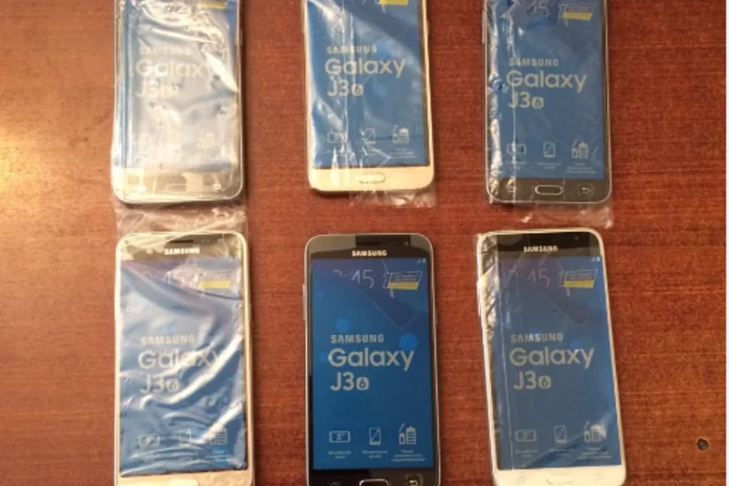 Azərbaycan gömrükçüləri avtomobilin torpedasında 6 ədəd mobil telefon aşkar edib