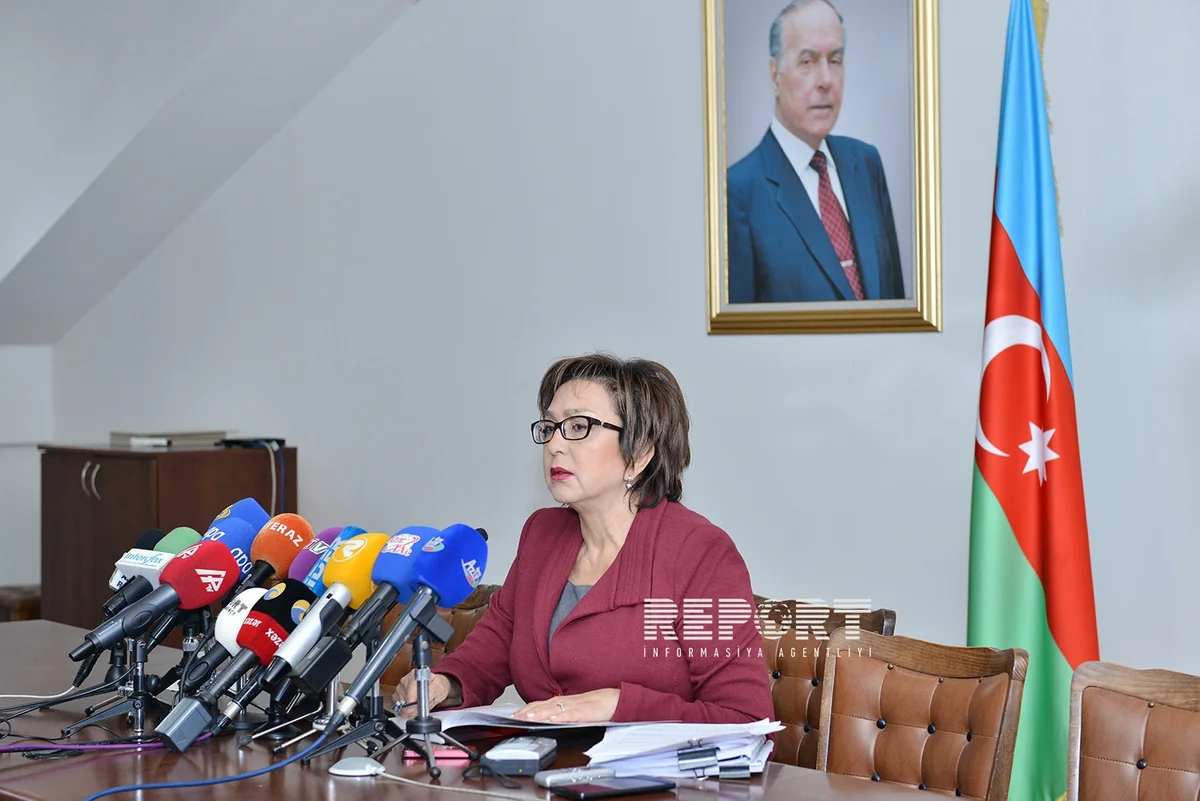 Məleykə Abbaszadə: Vaxtilə belə diplomlar Moskvada metroda da satılırdı