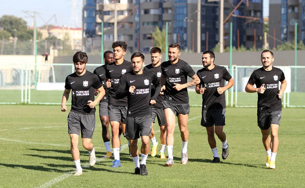 Neftçinin baş məşqçisi və daha 4 futbolçusu koronavirusa yoluxdu