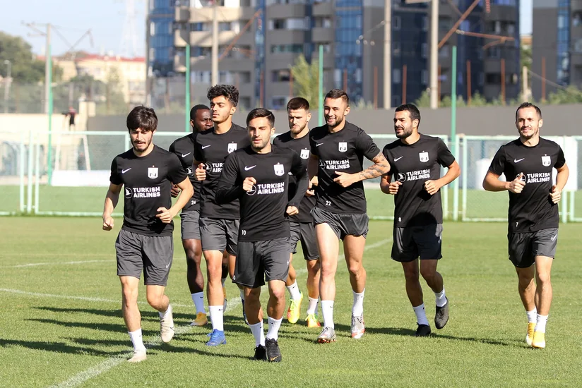 Neftçinin baş məşqçisi və daha 4 futbolçusu koronavirusa yoluxdu