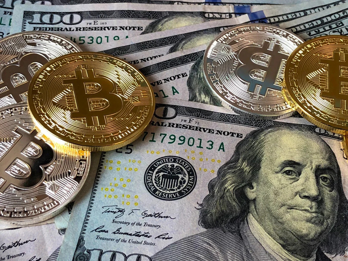 Биткоин дешевеет в ожидании новостей с выборов в США