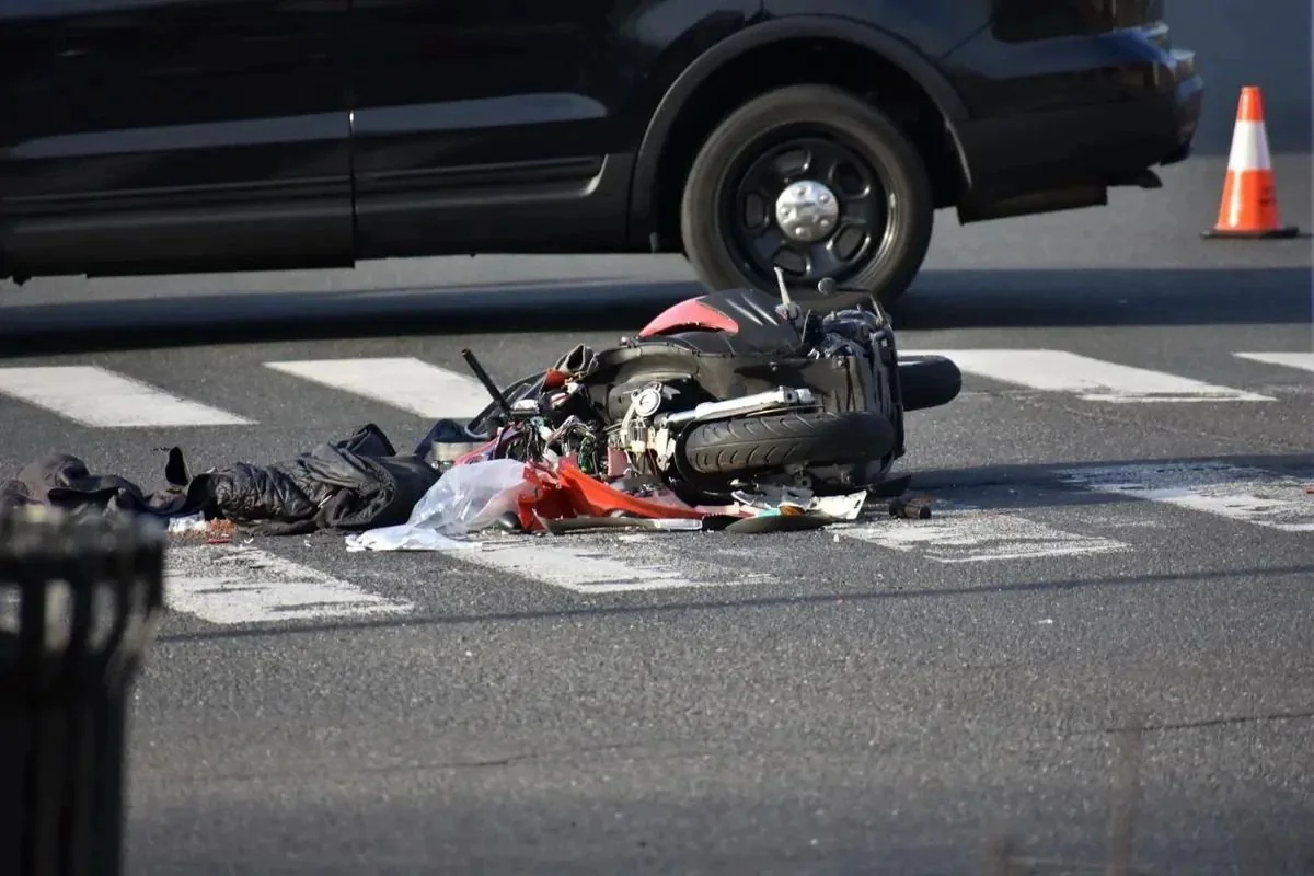 Bakıda avtomobil mopedlə toqquşub, ölən var