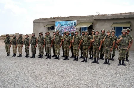 ​Müdafiə naziri cəbhə bölgəsində yerləşən hərbi hissələrdə olub