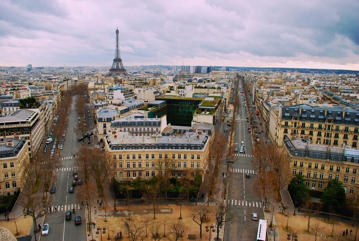 Azerbaijanis living in France to be provided with mobile consular service