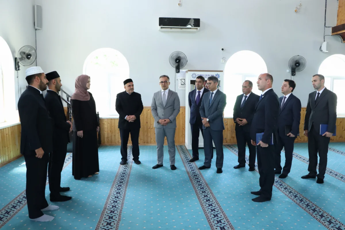 Dövlət Komitəsinin sədri Ağsu şəhərində məscidlərin fəaliyyəti ilə tanış olub