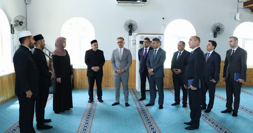Dövlət Komitəsinin sədri Ağsu şəhərində məscidlərin fəaliyyəti ilə tanış olub