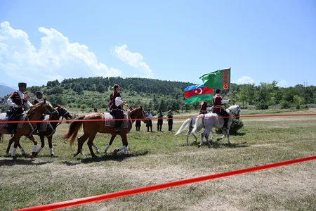 Karabakh horse named “Dostlug” presented to Gurbanguly Berdimuhamedov at Jidir Duzu plain