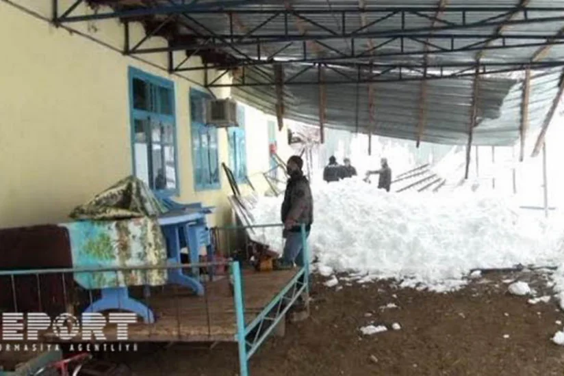 Cəlilabadda ev qarın ağırlığına tab gətirməyərək uçub - FOTO