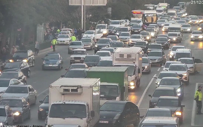 Bakının bir sıra yollarında sıxlıq müşahidə olunur - SİYAHI