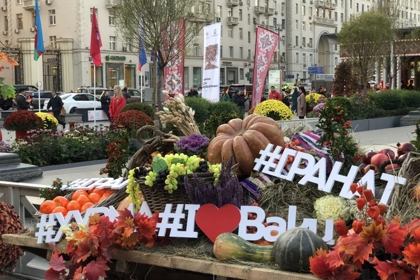 Heydər Əliyev Fondunun təşkilatçılığı ilə Moskvada “Azərbaycanın payız sovqatları” adlı şəhərcik açılıb
