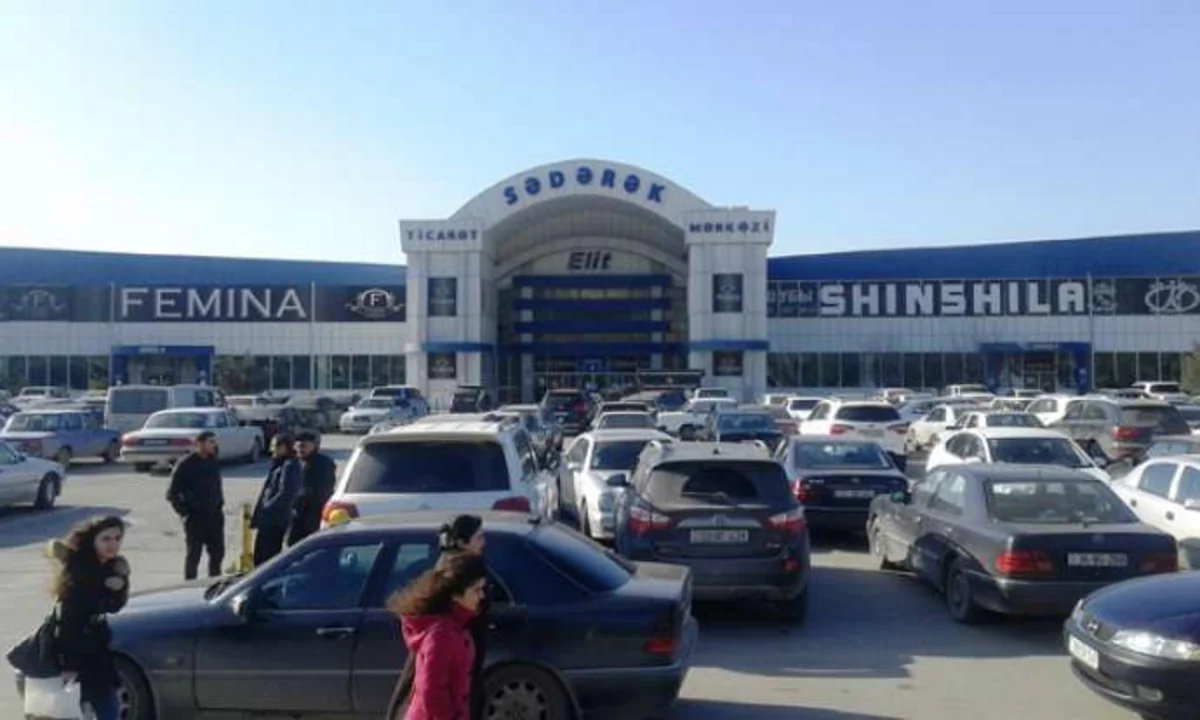 “Sədərək” Ticarət Mərkəzində iki polis əməkdaşını bıçaqlayan şəxsə hökm oxunub
