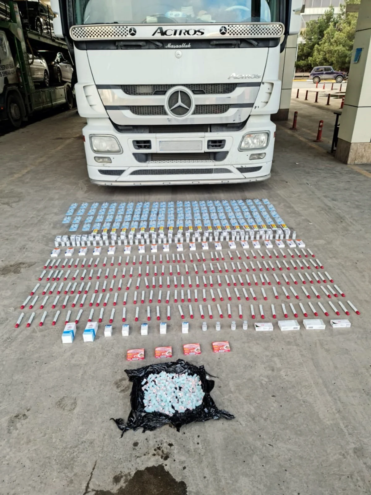 Gömrükçülər nəqliyyat vasitəsində dərman preparatları aşkarlayıb