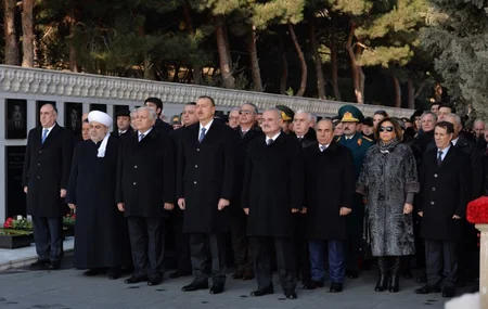 Prezident İlham Əliyev Şəhidlər Xiyabanını ziyarət edib