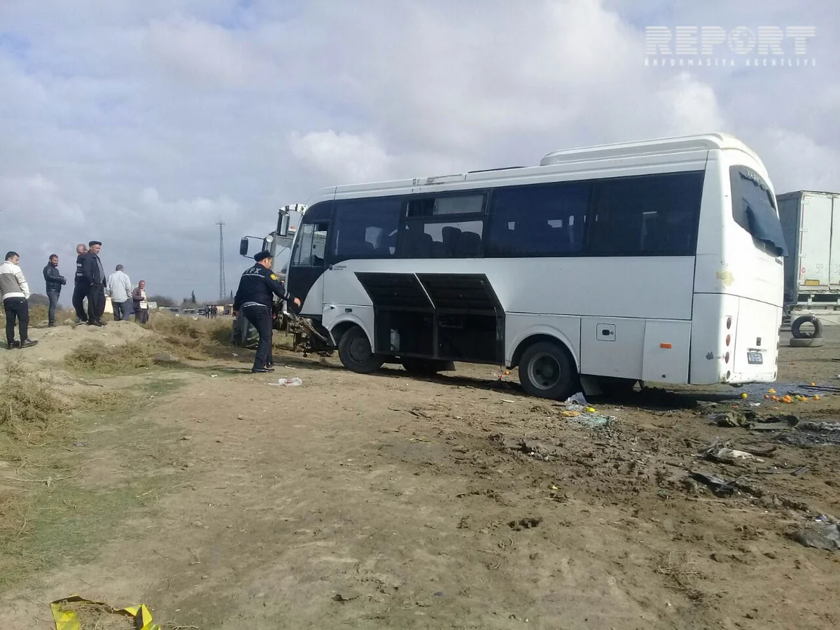 Salyanda sərnişin avtobusu ilə minik avtomobili toqquşub, xəsarət alanlar var - YENİLƏNİB-2 - FOTO