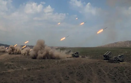 В ходе широкомасштабных учений проведен основной этап с боевой стрельбой - ВИДЕО