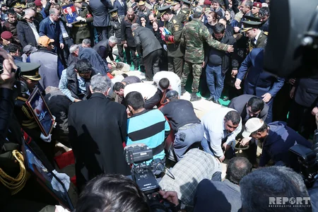 Şəhid pilotlar və polkovnik dəfn edilib - YENİLƏNİB-3