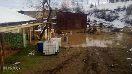 ​Lerikdə rayon mərkəzini su basıb - FOTO