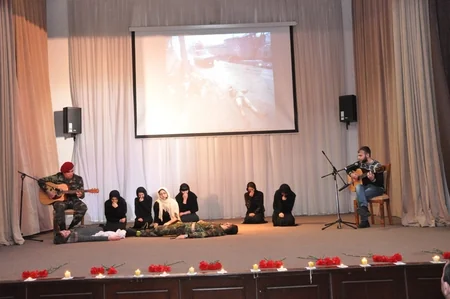 ​ADU-da “Xocalı harayı” adlı tamaşa nümayiş olunub
