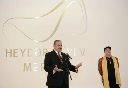Heydər Əliyev Mərkəzində bəhreynli rəssamın “İlk qığılcım” adlı sərgisi açılıb