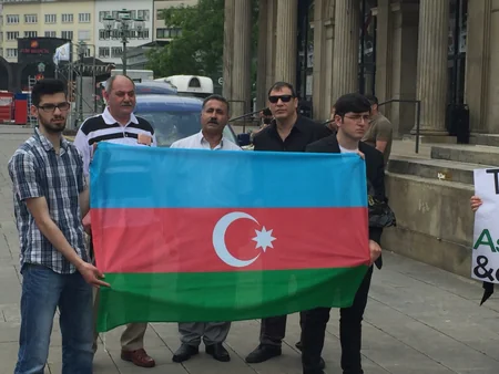 ​Almaniyada yaşayan azərbaycanlılar mitinq keçirib