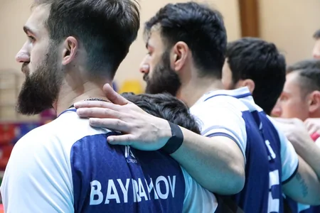 Azərbaycan çempionatının oyunları sükutla başlayıb, voleybolçular meydana qara sarğı ilə çıxıblar