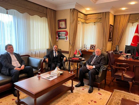 Azerbaijani officials visit Turkish embassy in Baku, express their condolences