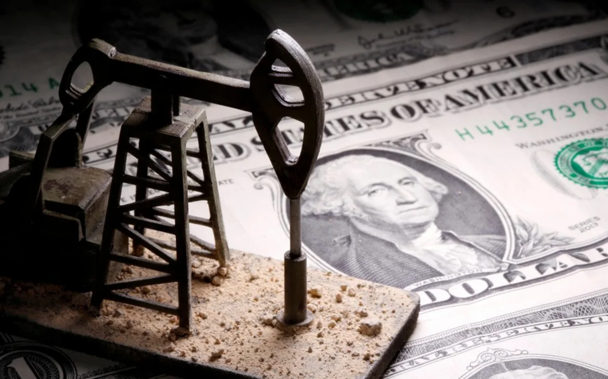 Цена нефти Brent опустилась ниже 63 долларов