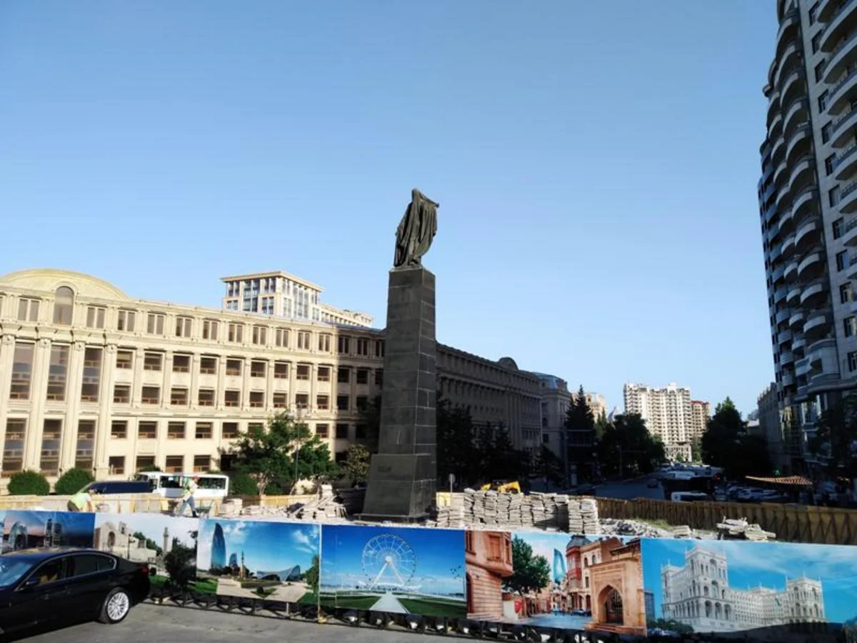 BŞİH  “Azad qadın” heykəlinin söküləcəyi barədə məlumatlara münasibət bildirib