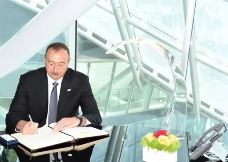İlham Əliyev “Milan Expo 2015” sərgisində dövlət bayraqlarının qaldırılması mərasimində iştirak edib