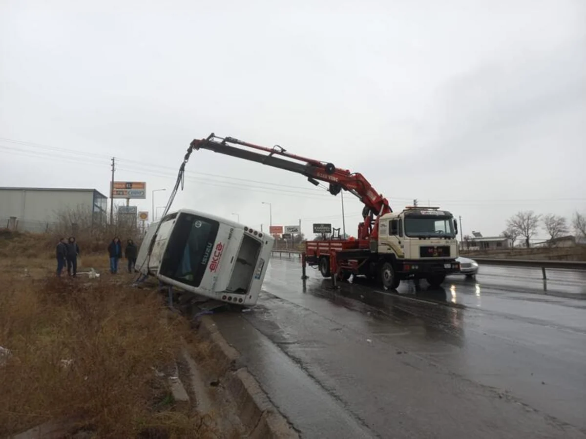 Türkiyədə avtobus qəzaya uğrayıb, 25 nəfər yaralanıb