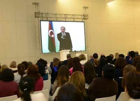 Heydər Əliyev Mərkəzində ümummilli liderə həsr olunan elmi-praktik konfrans keçirilib