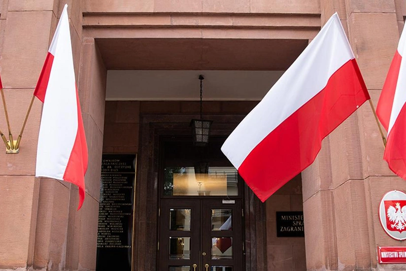 Polşa 50-dən çox ölkədəki səfirini dəyişir