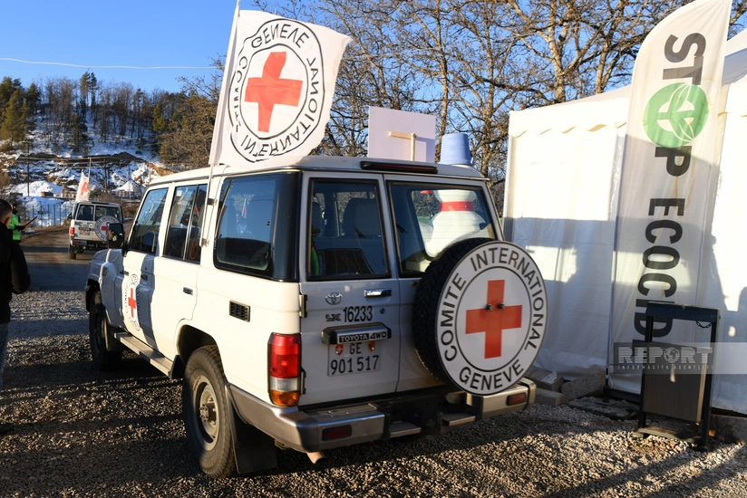 Xankəndi-Laçın yolunda BQXK-yə məxsus 10 avtomobilin hərəkətinə şərait yaradılıb - YENİLƏNİB