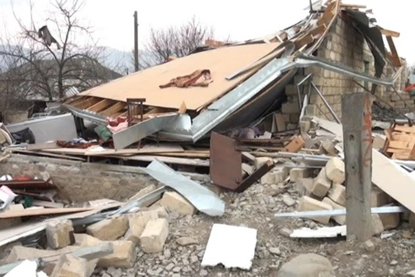 Yevlaxda evdə partlayış olub, xəsarət alan var