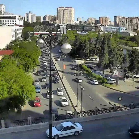 Bakının bir sıra yollarında tıxac yaranıb - SİYAHI