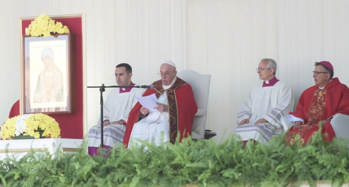 Pope Francis calls on everyone to pray for peace between Azerbaijan and Armenia