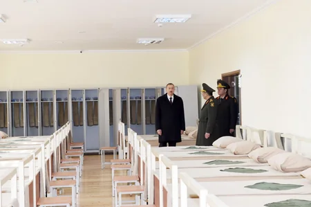 Президент Ильхам Алиев ознакомился с условиями, созданными в военном городке Н-ской воинской части ВВС минобороны