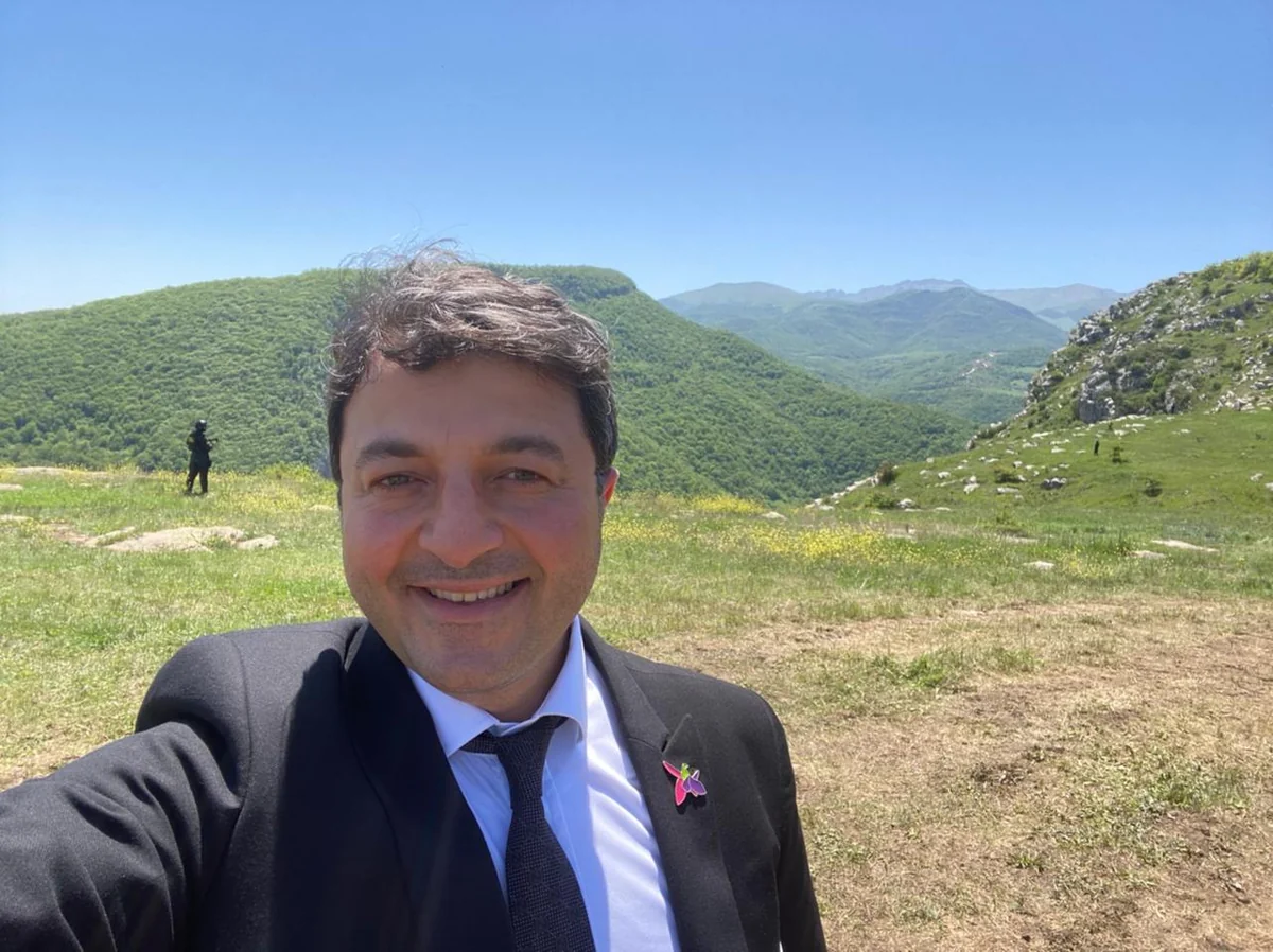 Azərbaycanlı deputat 29 il sonra Şuşadakı evinə gedib