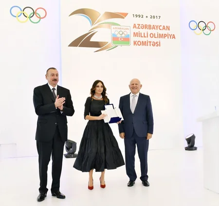 İlham Əliyev və Mehriban Əliyevaya Avropa Olimpiya Komitələrinin xüsusi mükafatları təqdim edilib - YENİLƏNİB