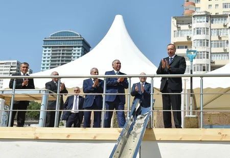 Prezident İlham Əliyev “Sovetski” ərazisində yeni yol-nəqliyyat infrastrukturunun təməlini qoyub