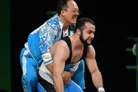 ​Azərbaycanlı ağırlıqqaldıran dünya rekordu vuraraq Olimpiya çempionu olub