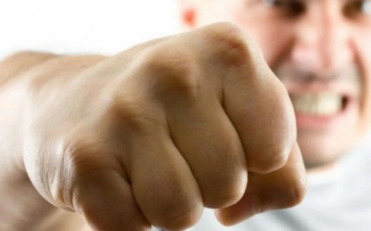 Tovuzda ata oğlunu zəncirlə ağaca bağlayaraq döyüb -YENİLƏNİB