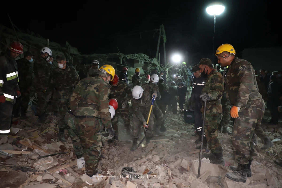 Gəncədə xilasetmə işlərinin görüntüləri