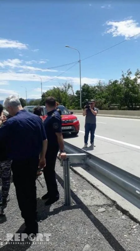В Грузии закрыли дорогу в село, где проживают азербайджанцы, жители проводят акцию