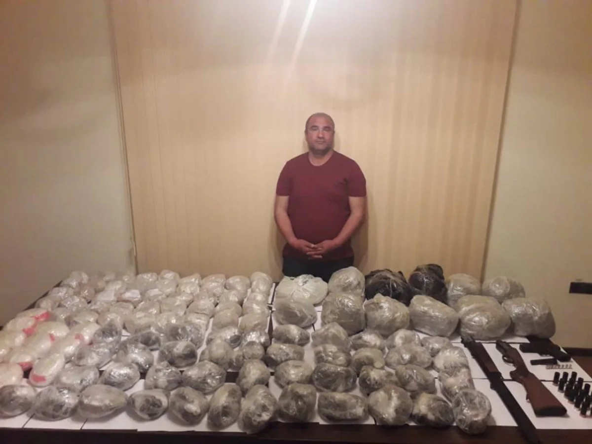 Ölkəyə narkotik gətirənlər avtomobili hərbçilərin üstünə sürdü - VİDEO