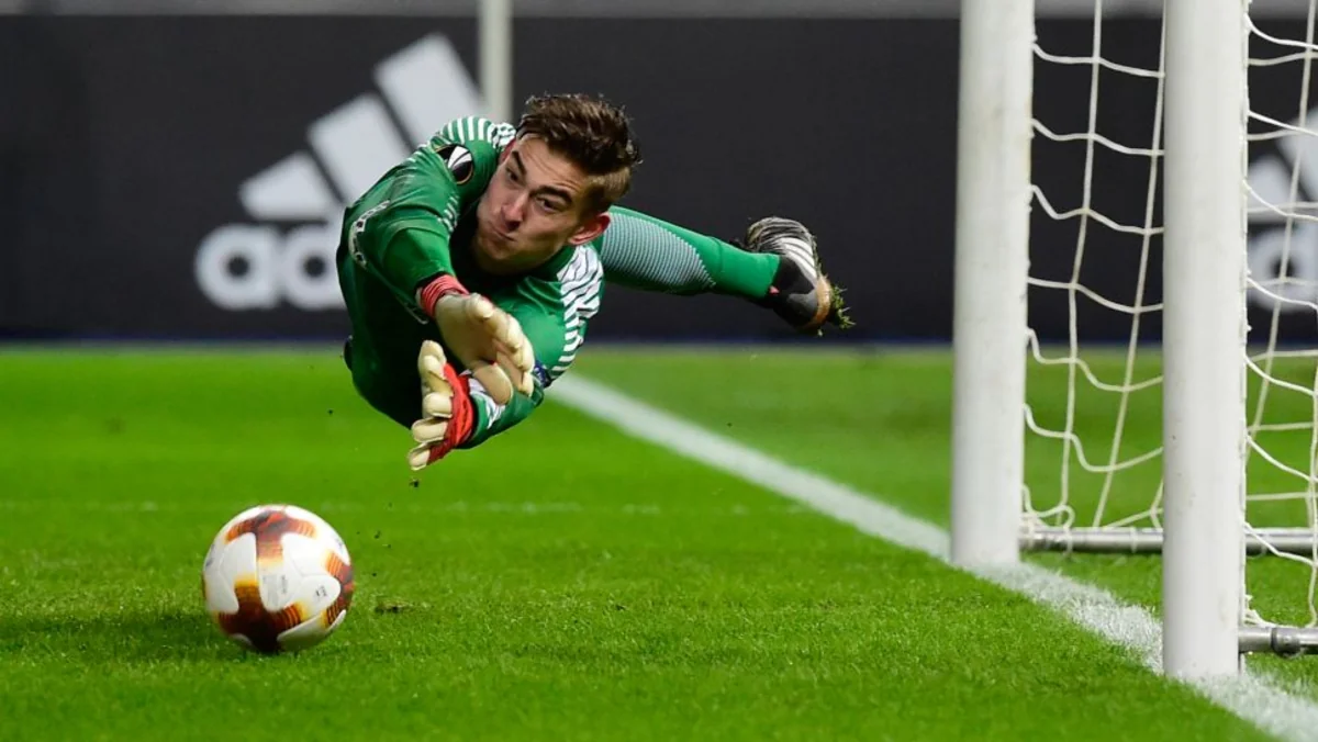 Məşhur futbolçunun oğlu debüt oyununda penalti dəf edib