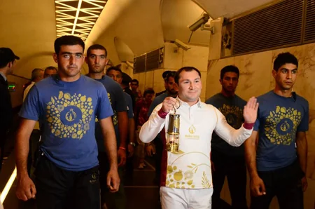 Bakı 2015in məşəli Funikulyordan Şəhidlər xiyabanına istiqamətlənib