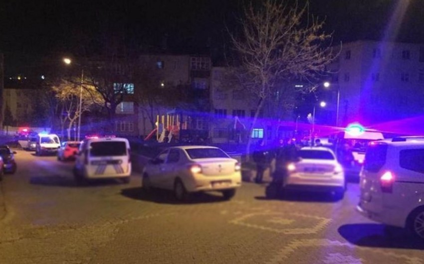 Türkiyədə gənc bacısını öldürüb, valideynlərini ağır yaralayıb