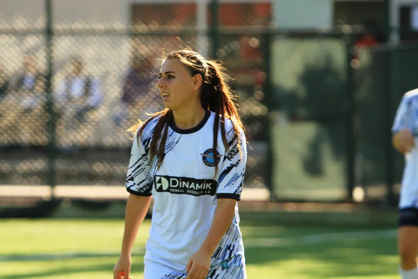 Azərbaycan millisinin futbolçusu: Zəlzələdən sağ çıxdığım üçün özümü şanslı sayıram