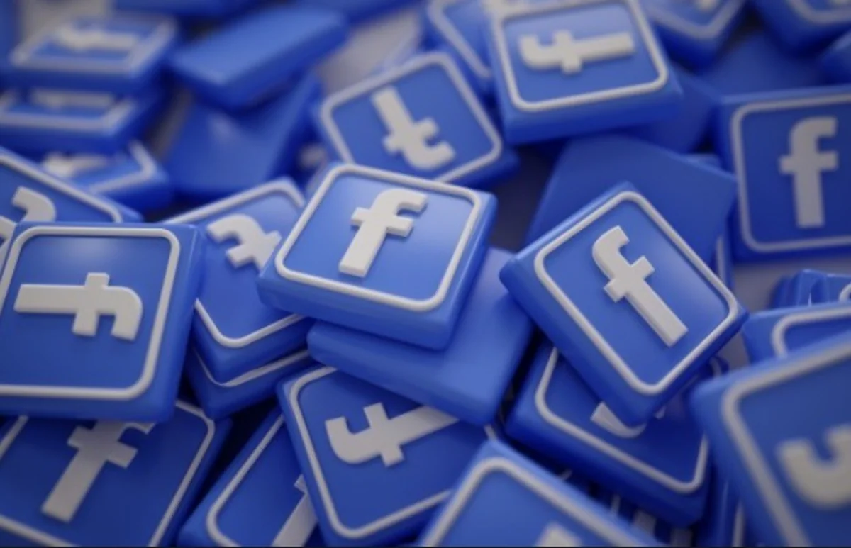 В работе Facebook произошел сбой